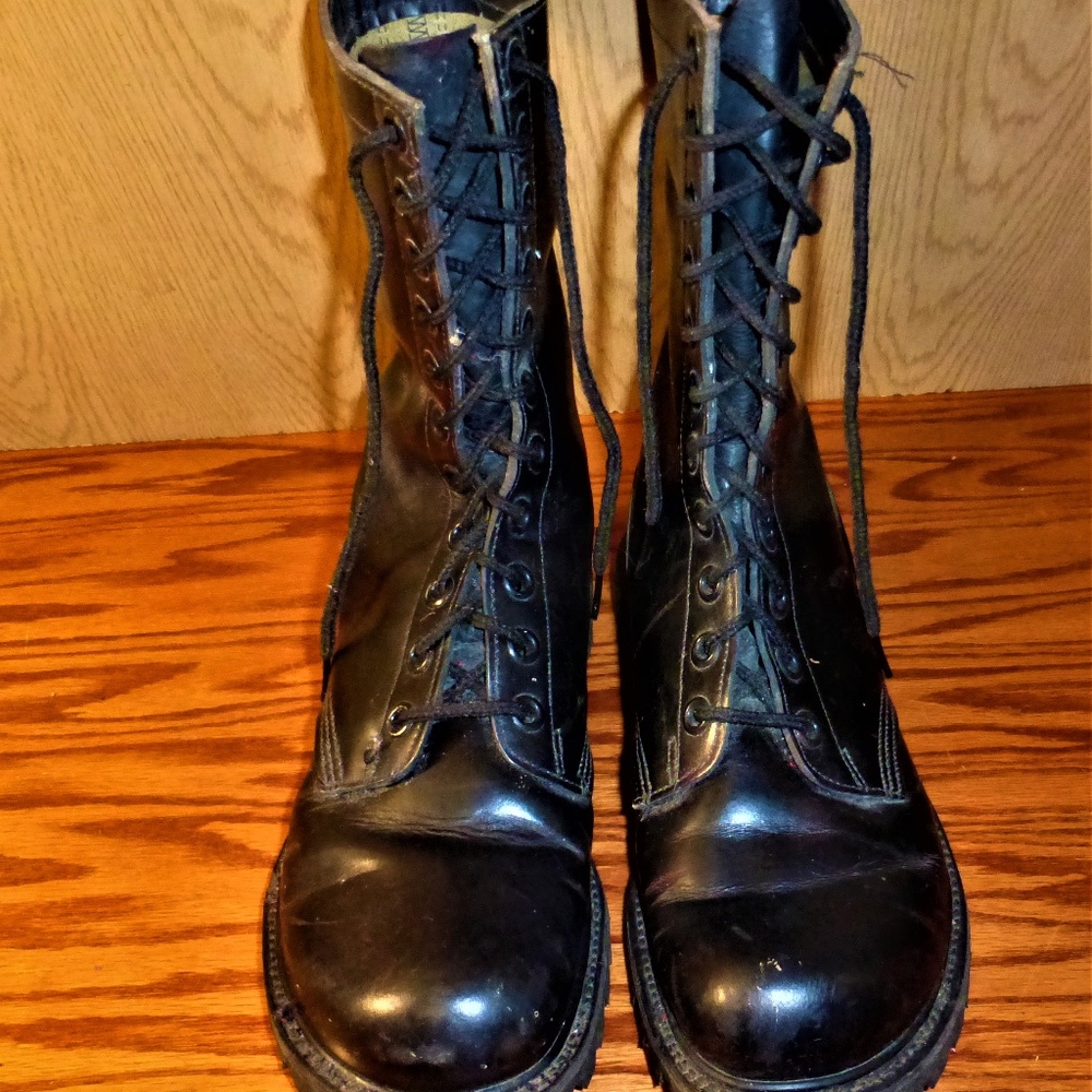 gorilla shoe black boots